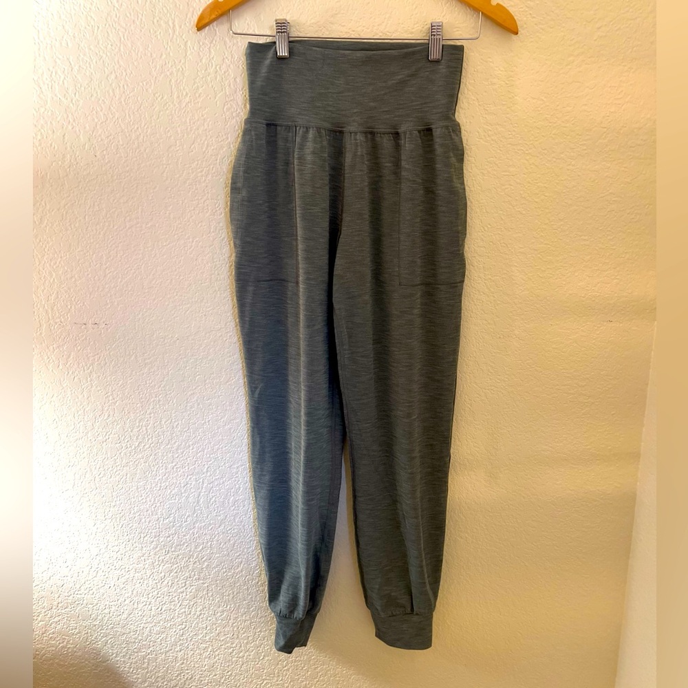 Athleta XS Grey Heathered Salutation Jogger